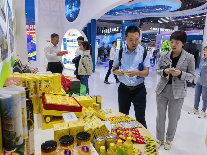 咨询相关产品信息的客商